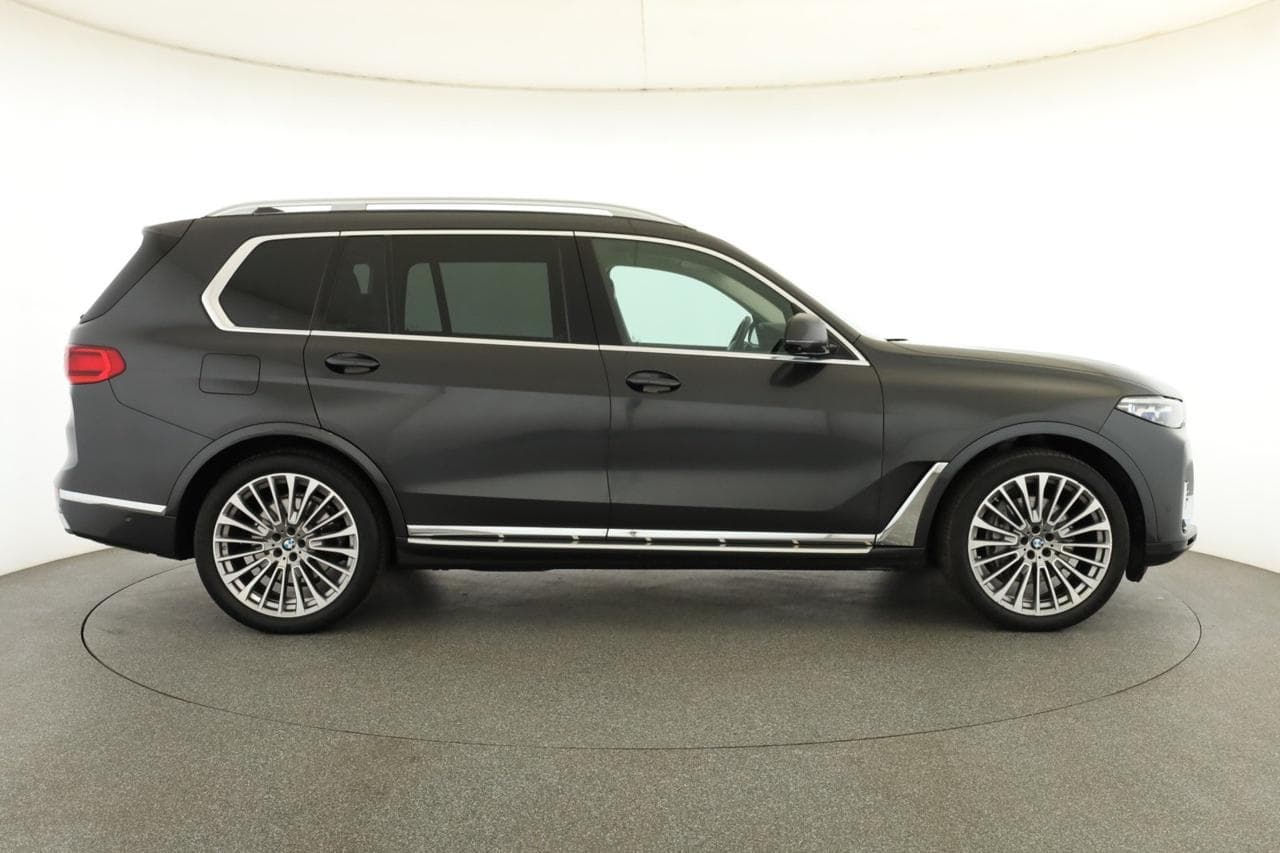 2020 BMW X7 - 8