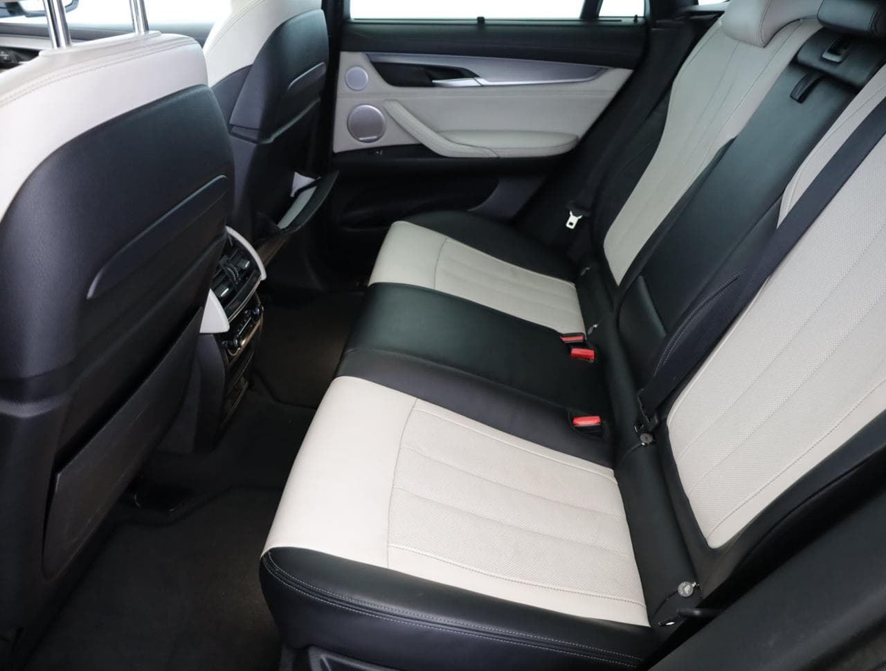2016 BMW X6 - 22
