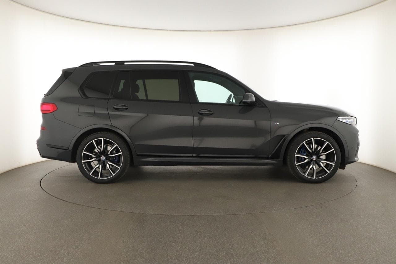 2022 BMW X7 - 8