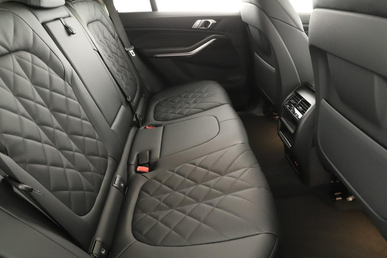 2025 BMW X5 - 10