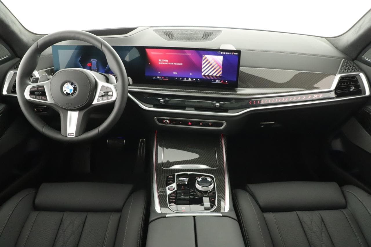 2025 BMW X7 - 9
