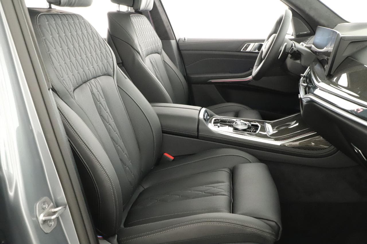 2025 BMW X7 - 10