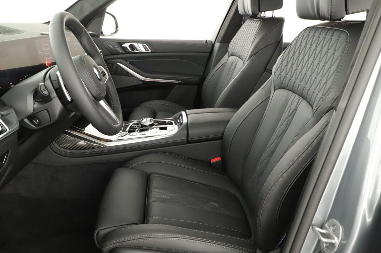 2025 BMW X7 - 13