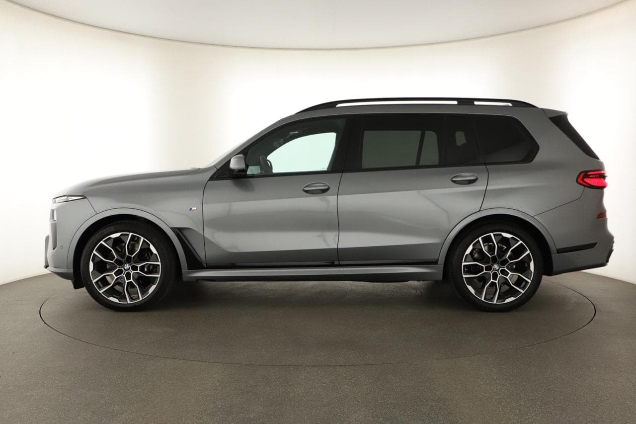 2025 BMW X7 - 4