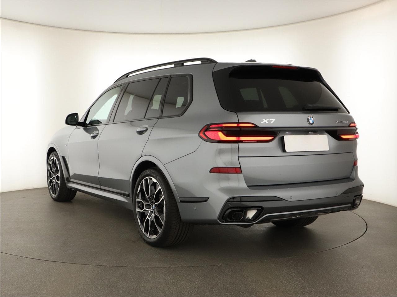 2025 BMW X7 - 5