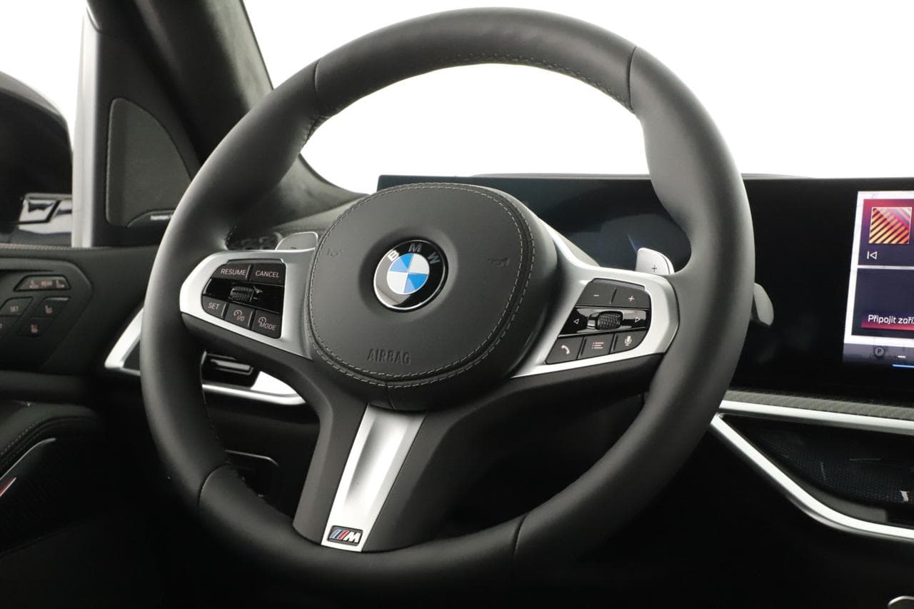 2025 BMW X7 - 14