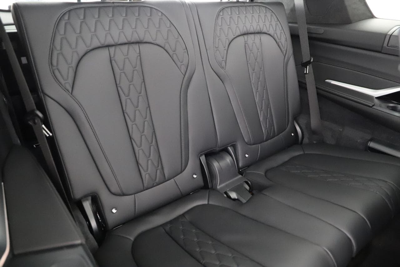 2025 BMW X7 - 28