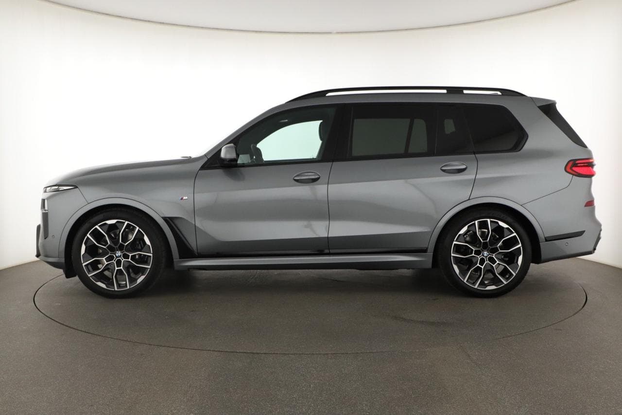 2025 BMW X7 - 4