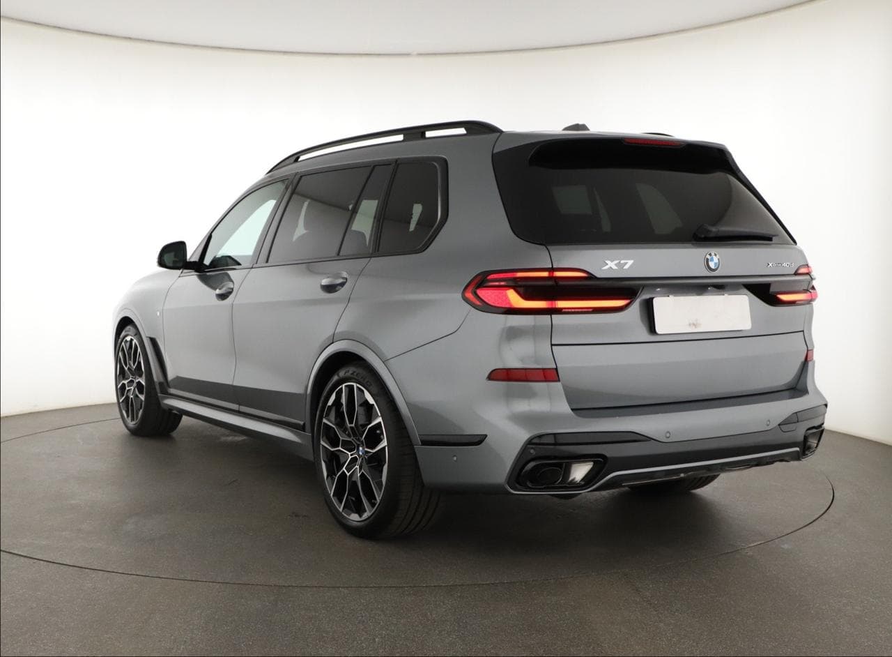 2025 BMW X7 - 5