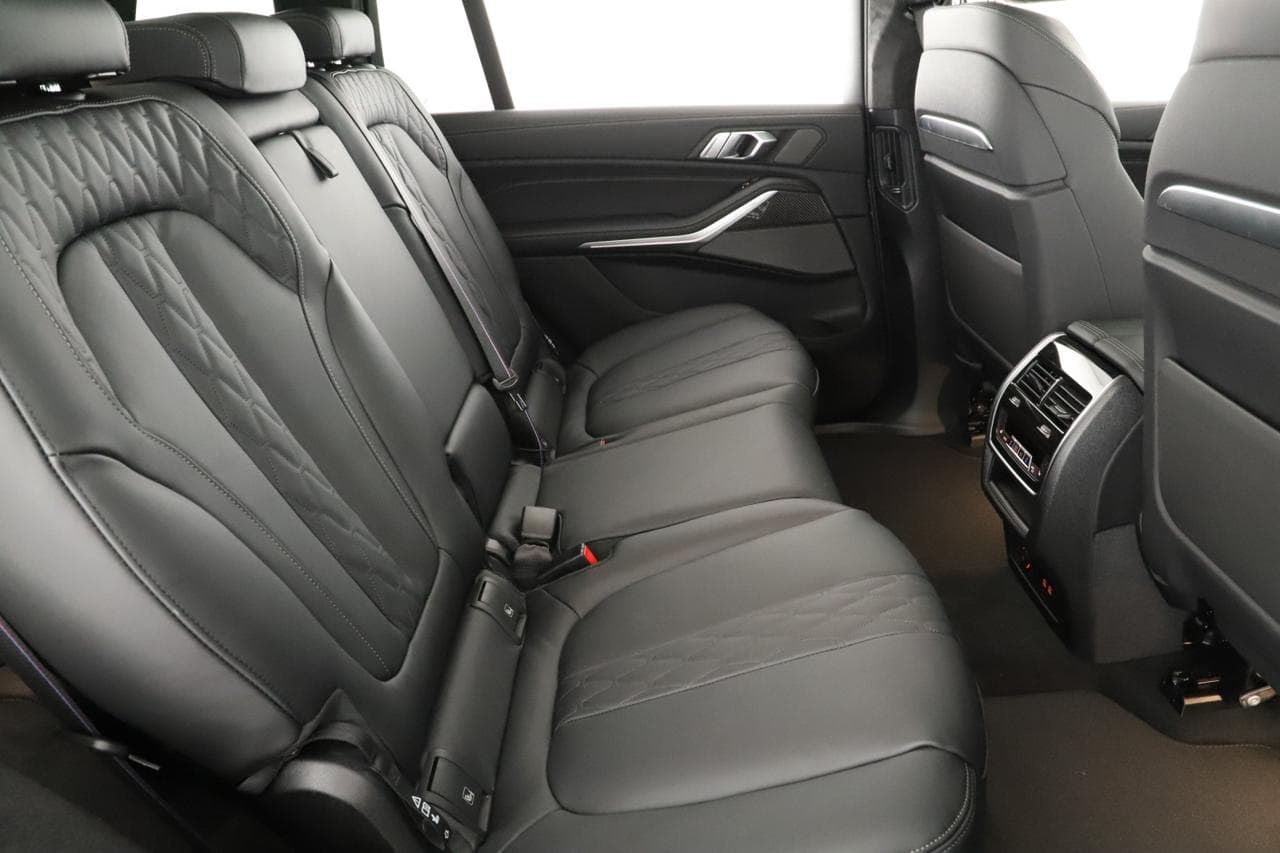 2025 BMW X7 - 16