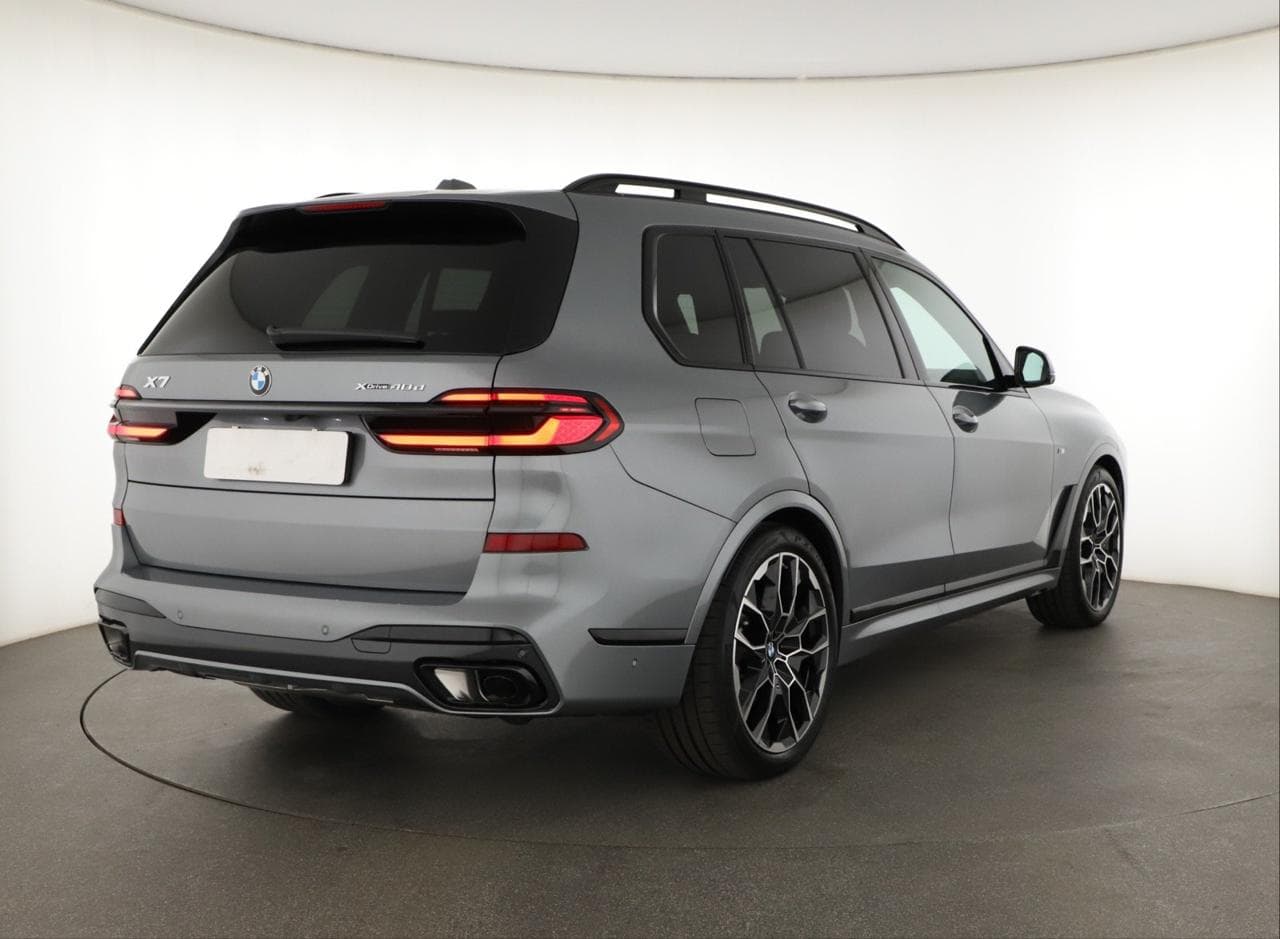 2025 BMW X7 - 7