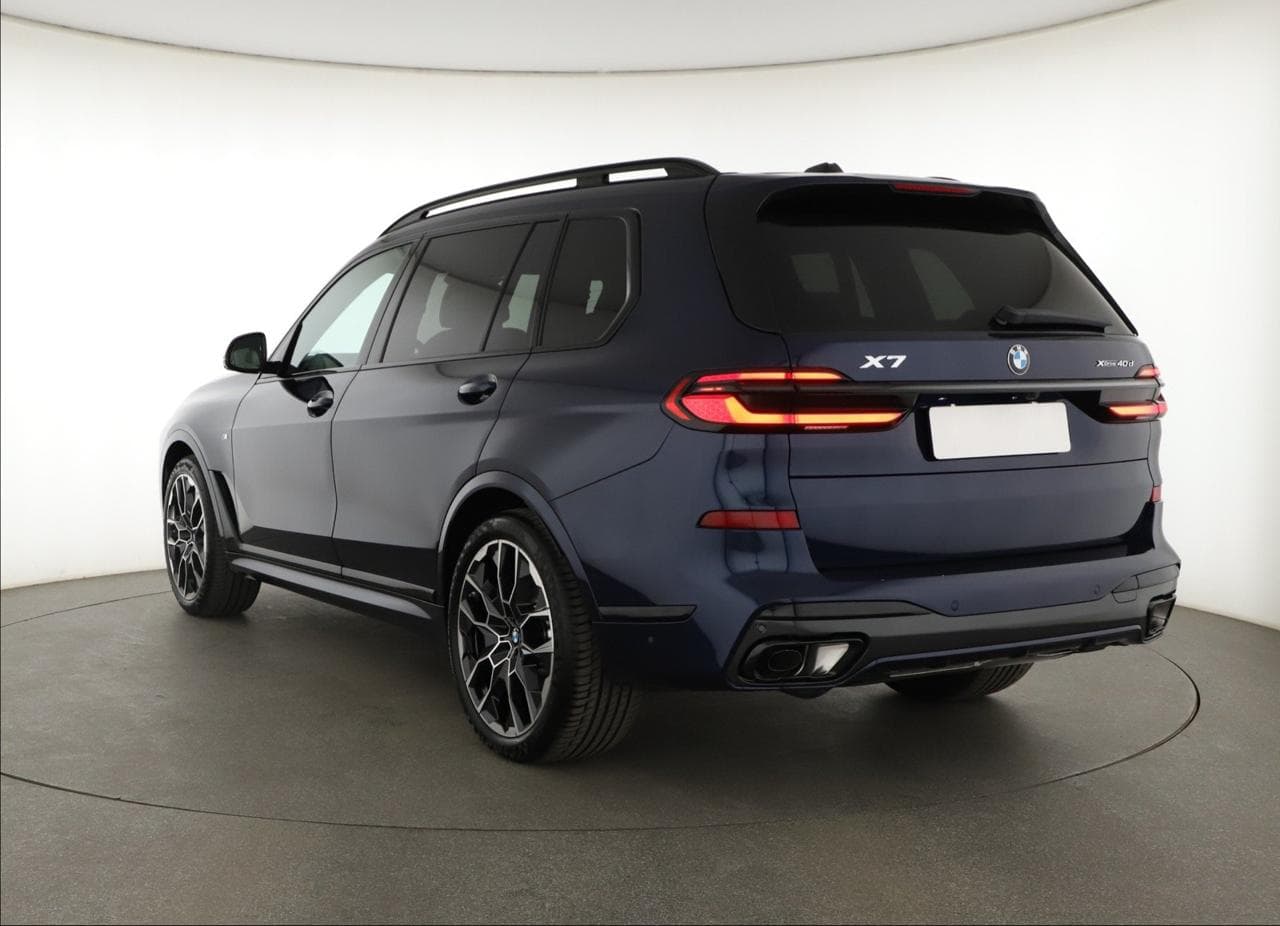2025 BMW X7 - 9
