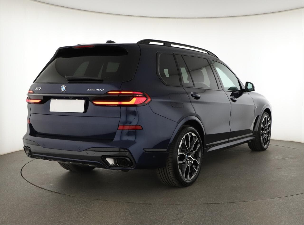 2025 BMW X7 - 12