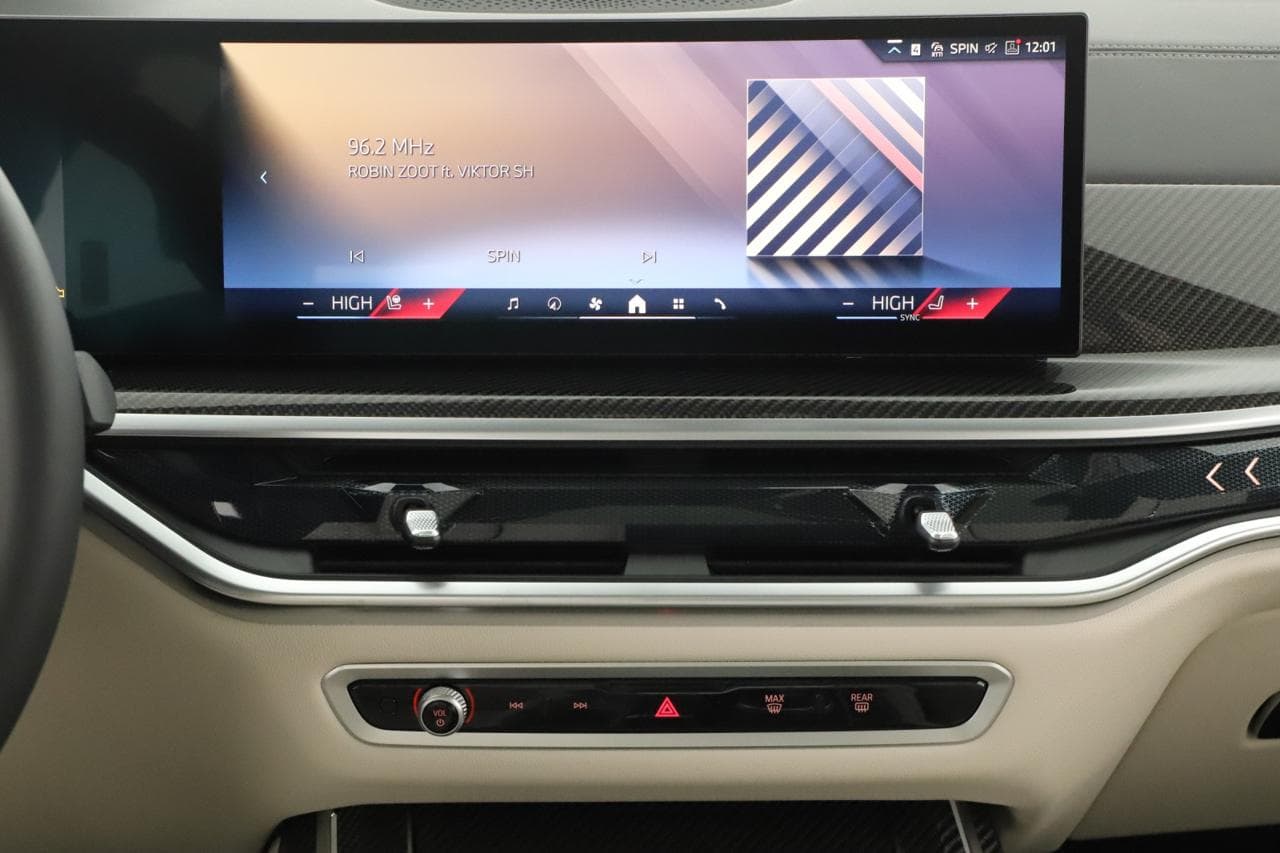 2025 BMW X7 - 29