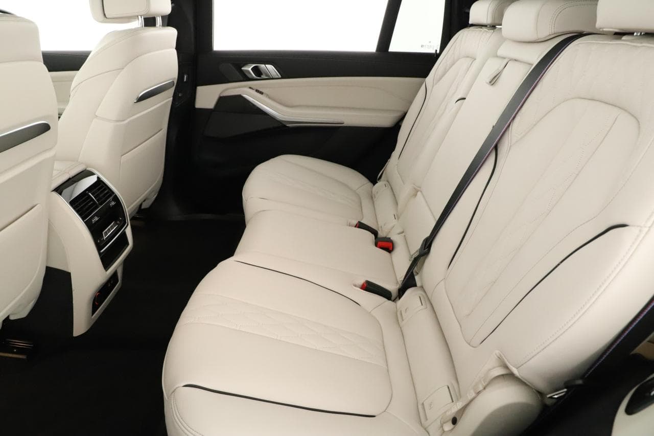 2025 BMW X7 - 20