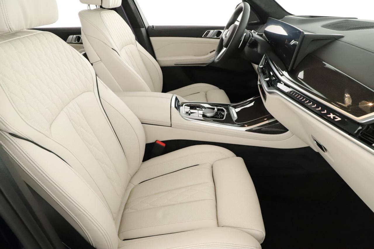 2025 BMW X7 - 17