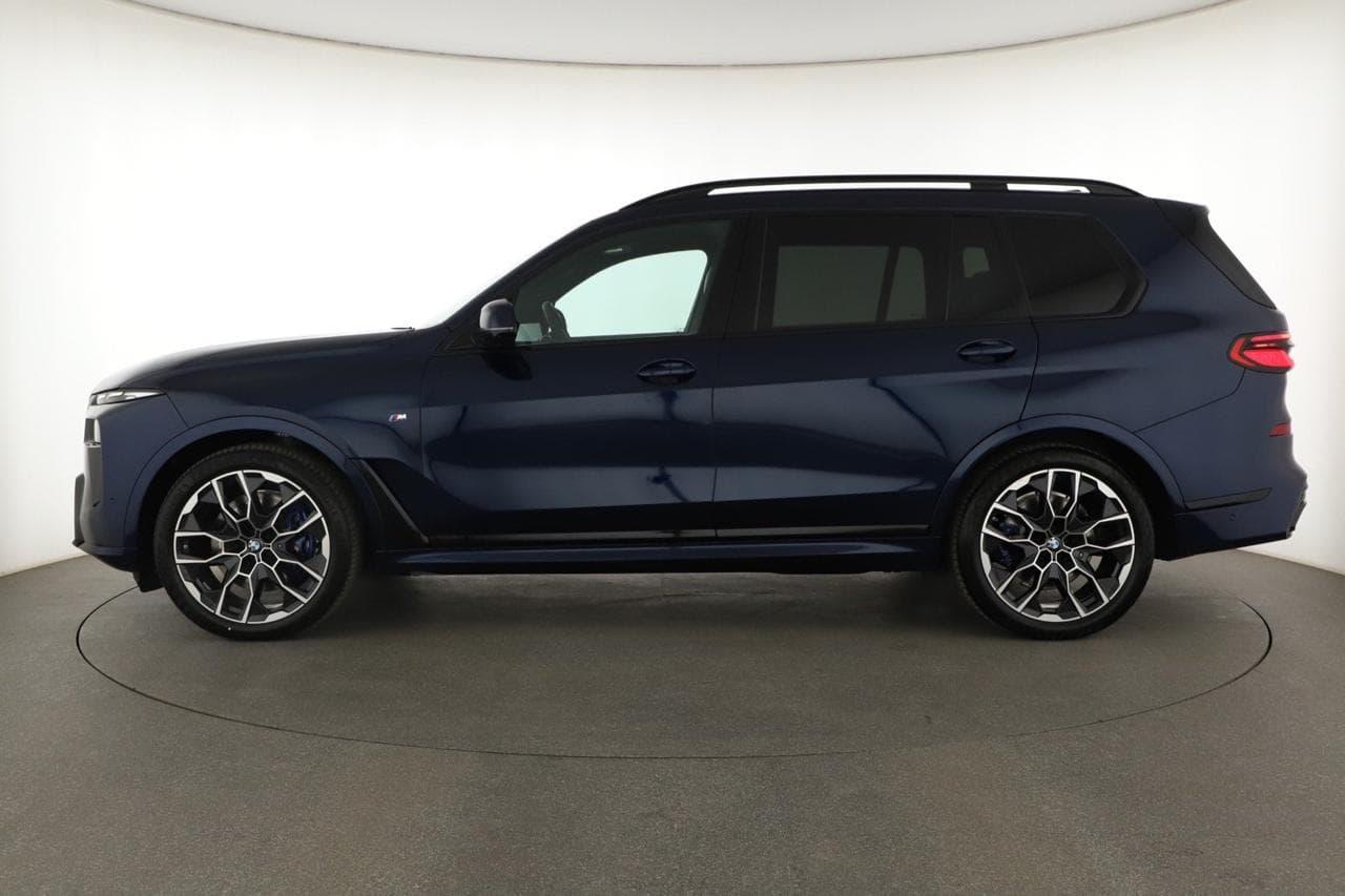 2025 BMW X7 - 7