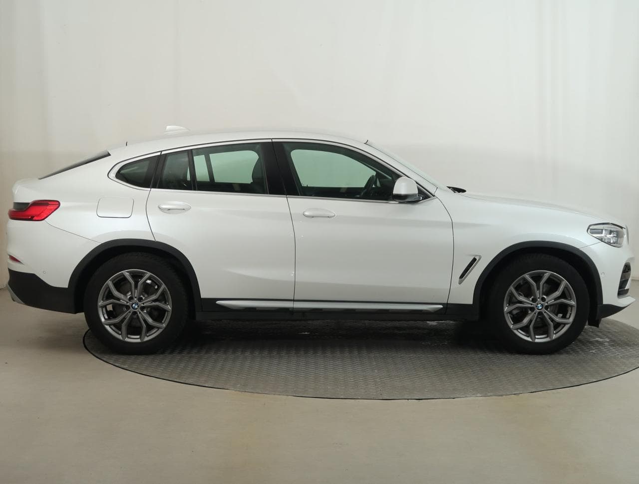2021 BMW X4 - 8
