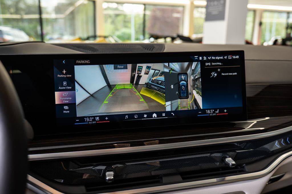 2023 BMW X7 - 17