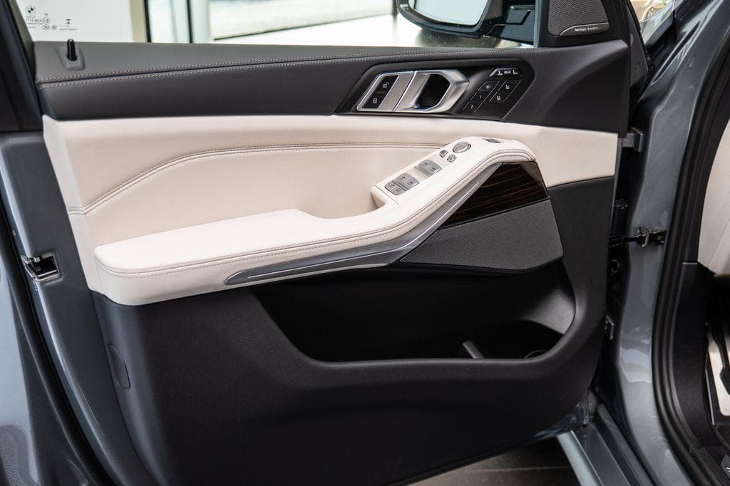 2023 BMW X7 - 7