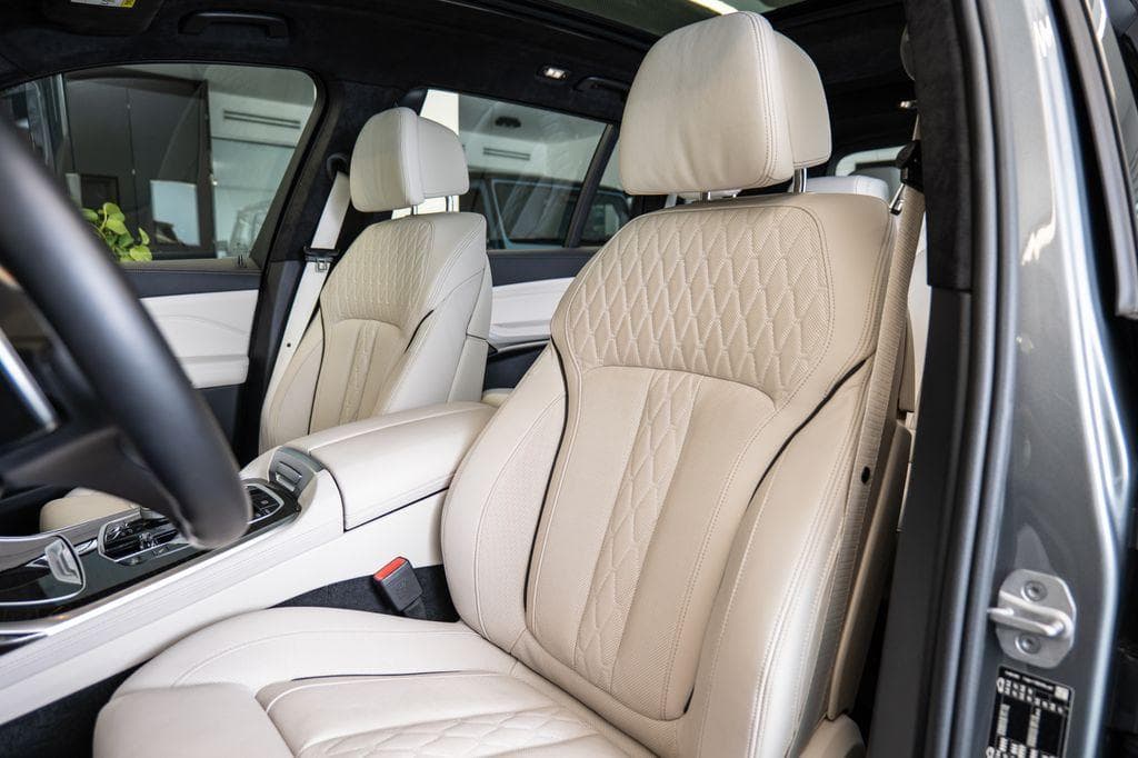 2023 BMW X7 - 8