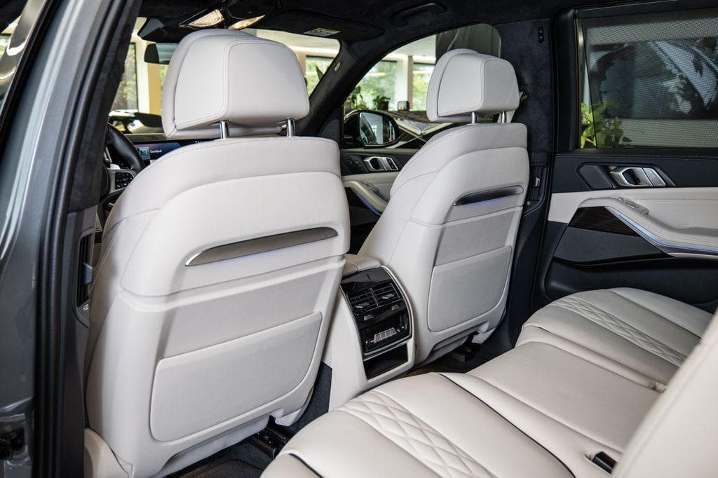 2023 BMW X7 - 11