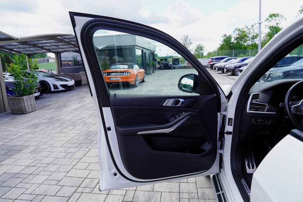 2021 BMW X7 - 9
