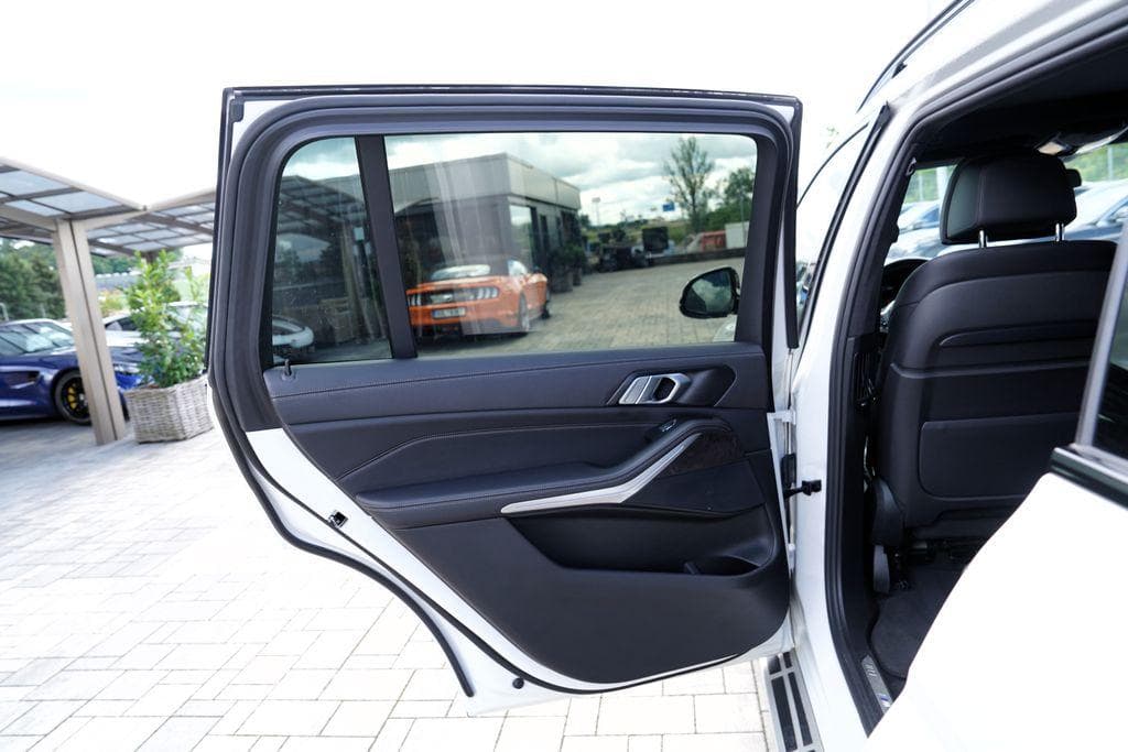 2021 BMW X7 - 13