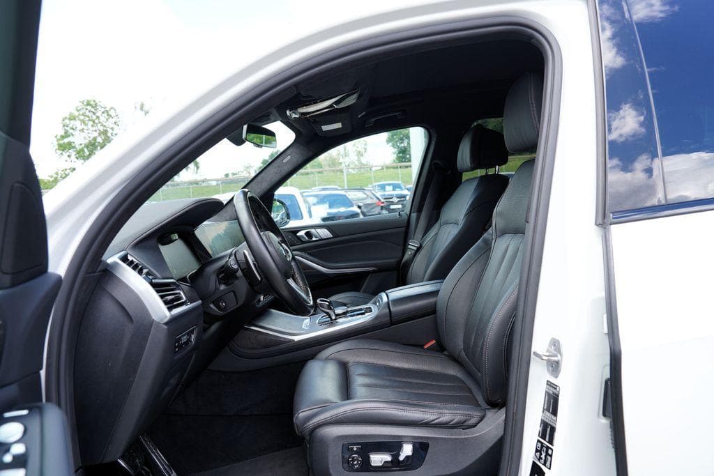2021 BMW X7 - 17