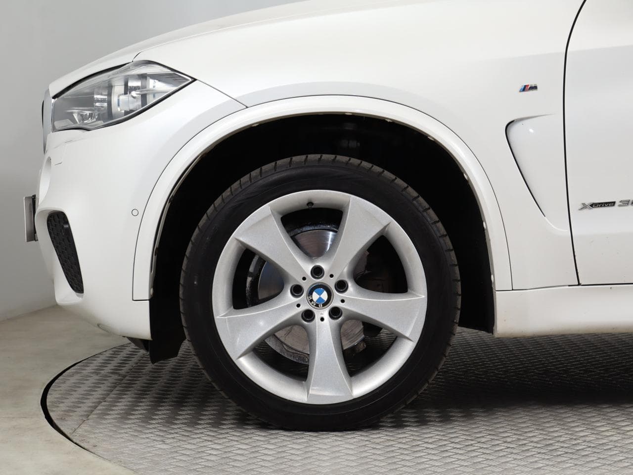 2017 BMW X5 - 33