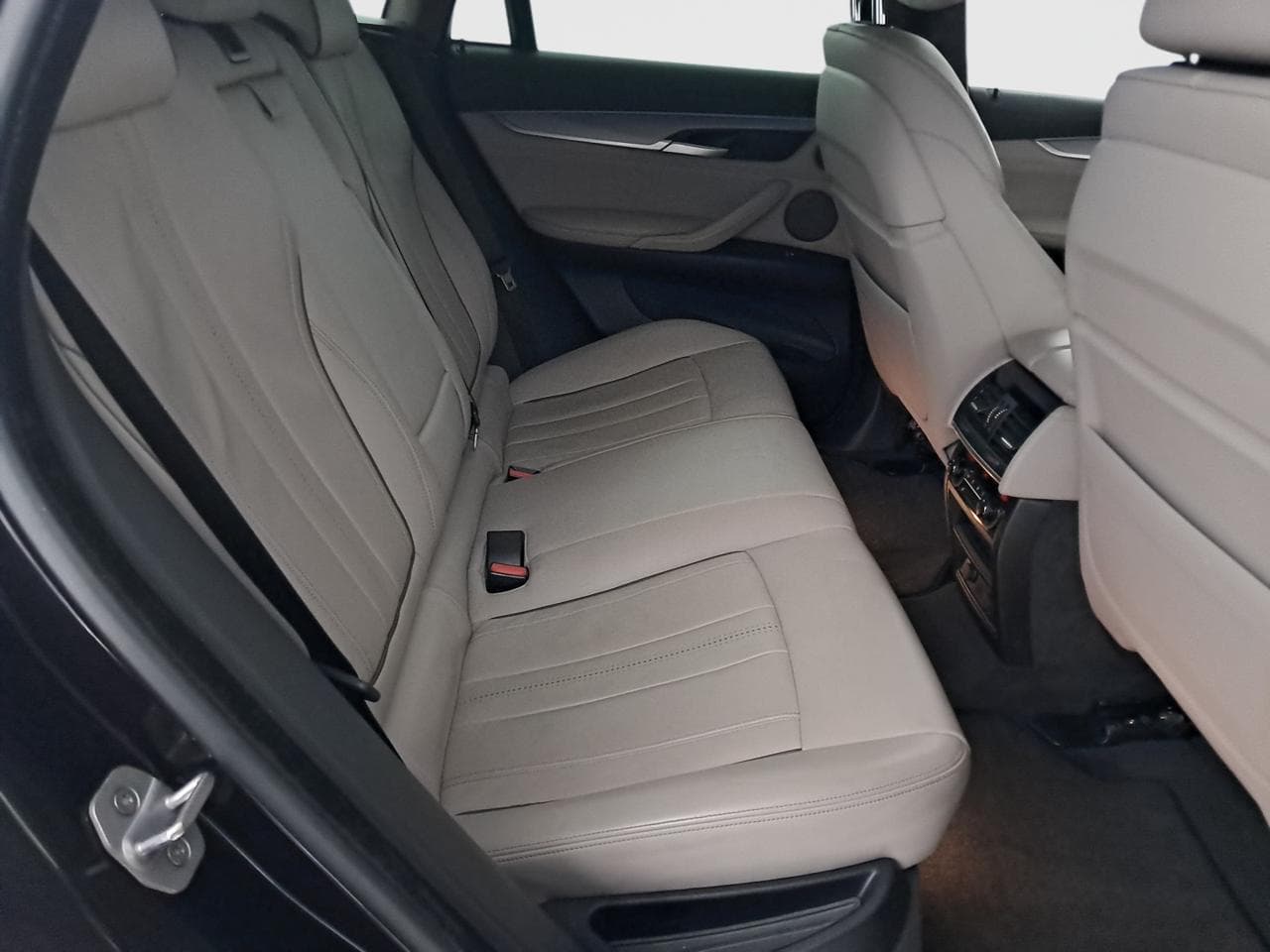 2017 BMW X6 - 23