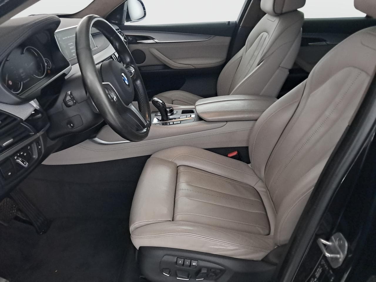 2017 BMW X6 - 29