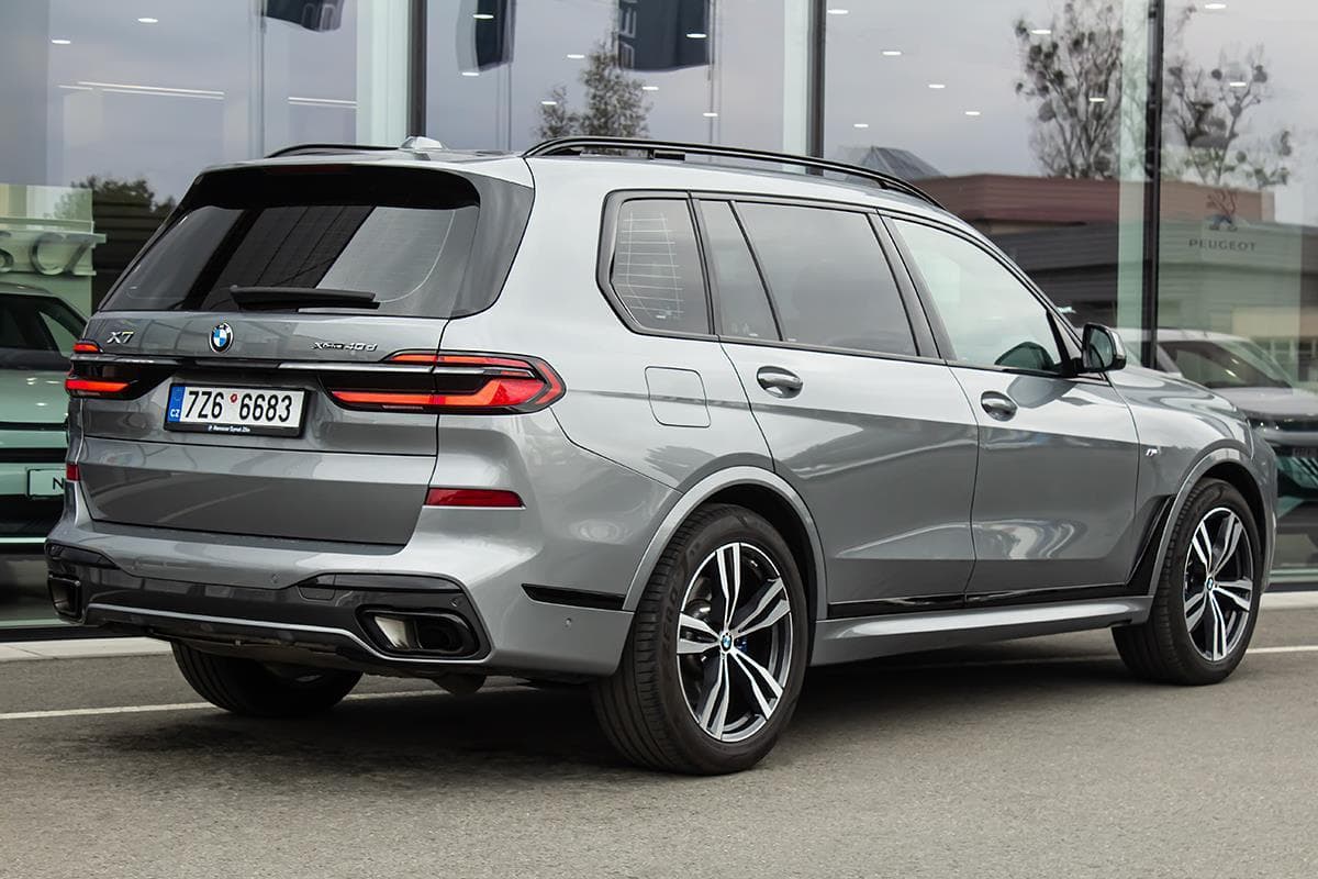 2023 BMW X7 - 6