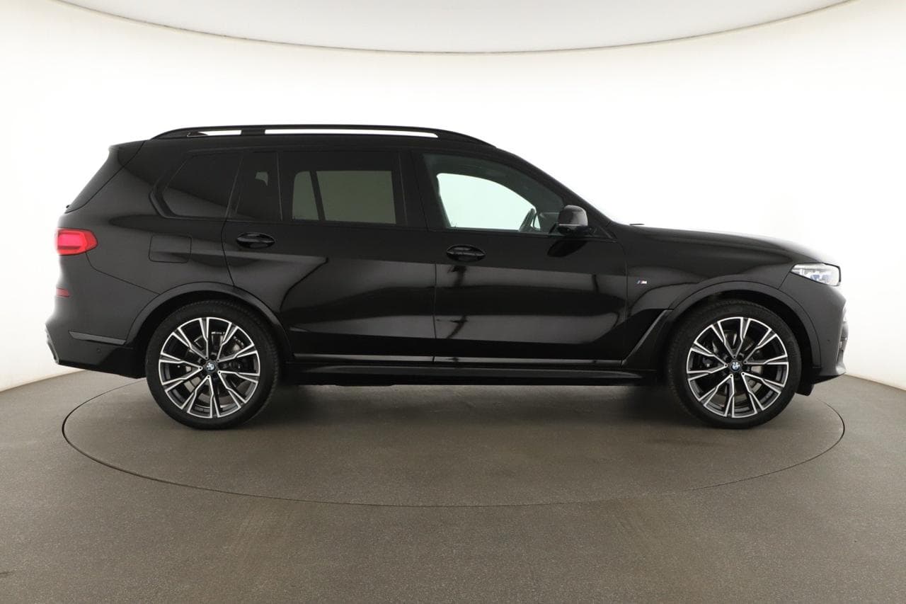 2021 BMW X7 - 8