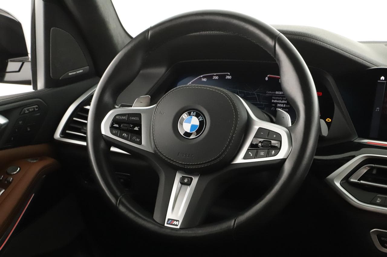 2022 BMW X7 - 14