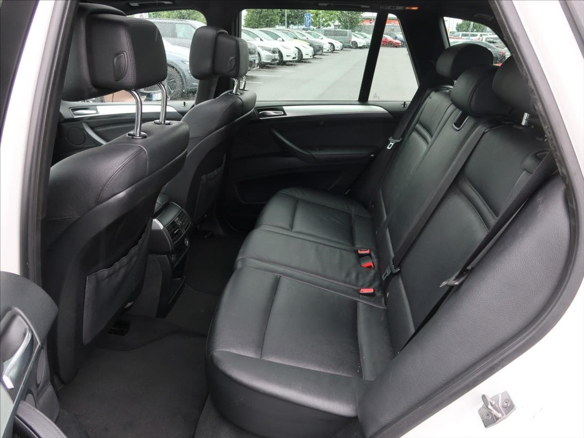 2010 BMW X5 - 11