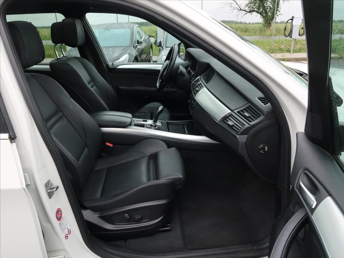 2010 BMW X5 - 19