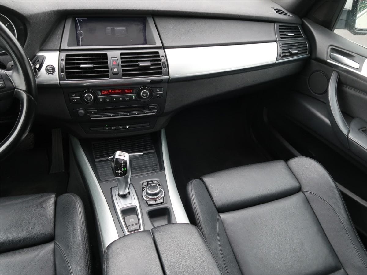 2010 BMW X5 - 14