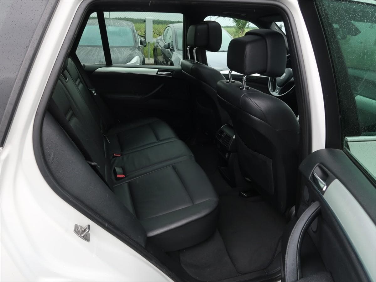 2010 BMW X5 - 16