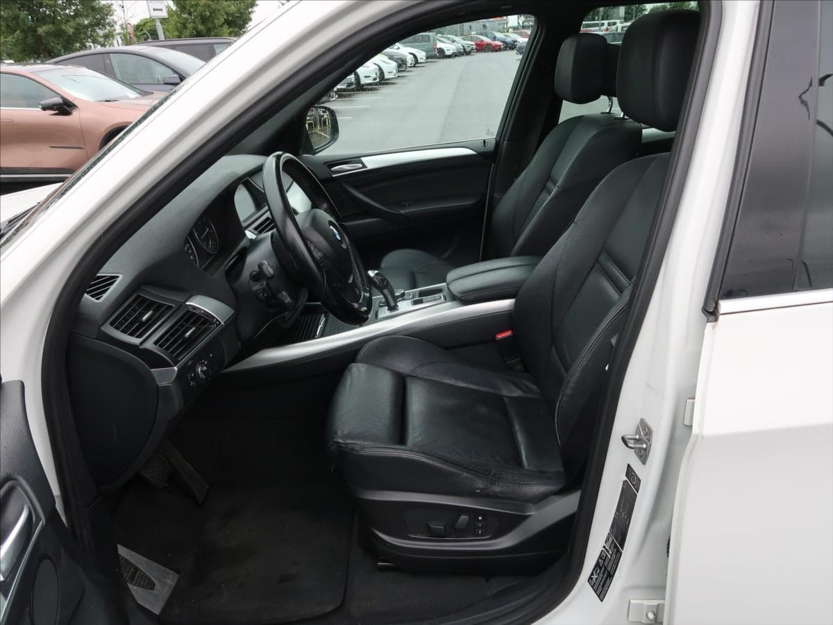 2010 BMW X5 - 10