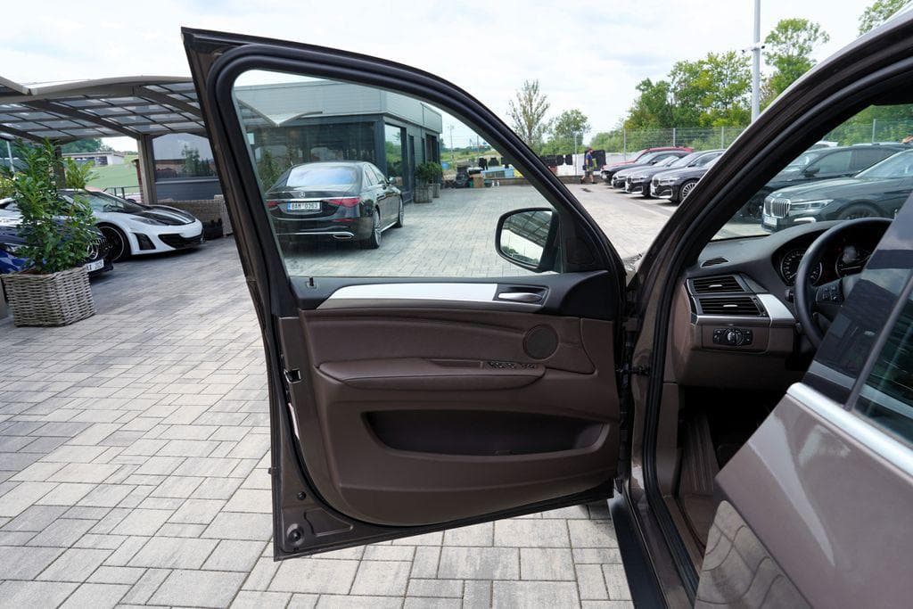 2011 BMW X5 - 16
