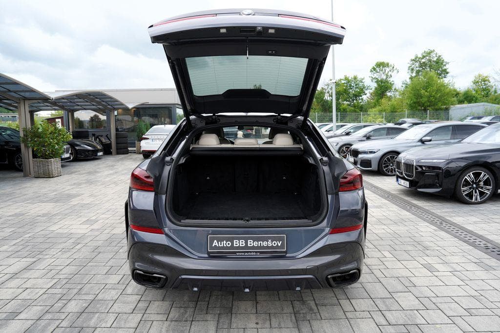 2020 BMW X6 - 11