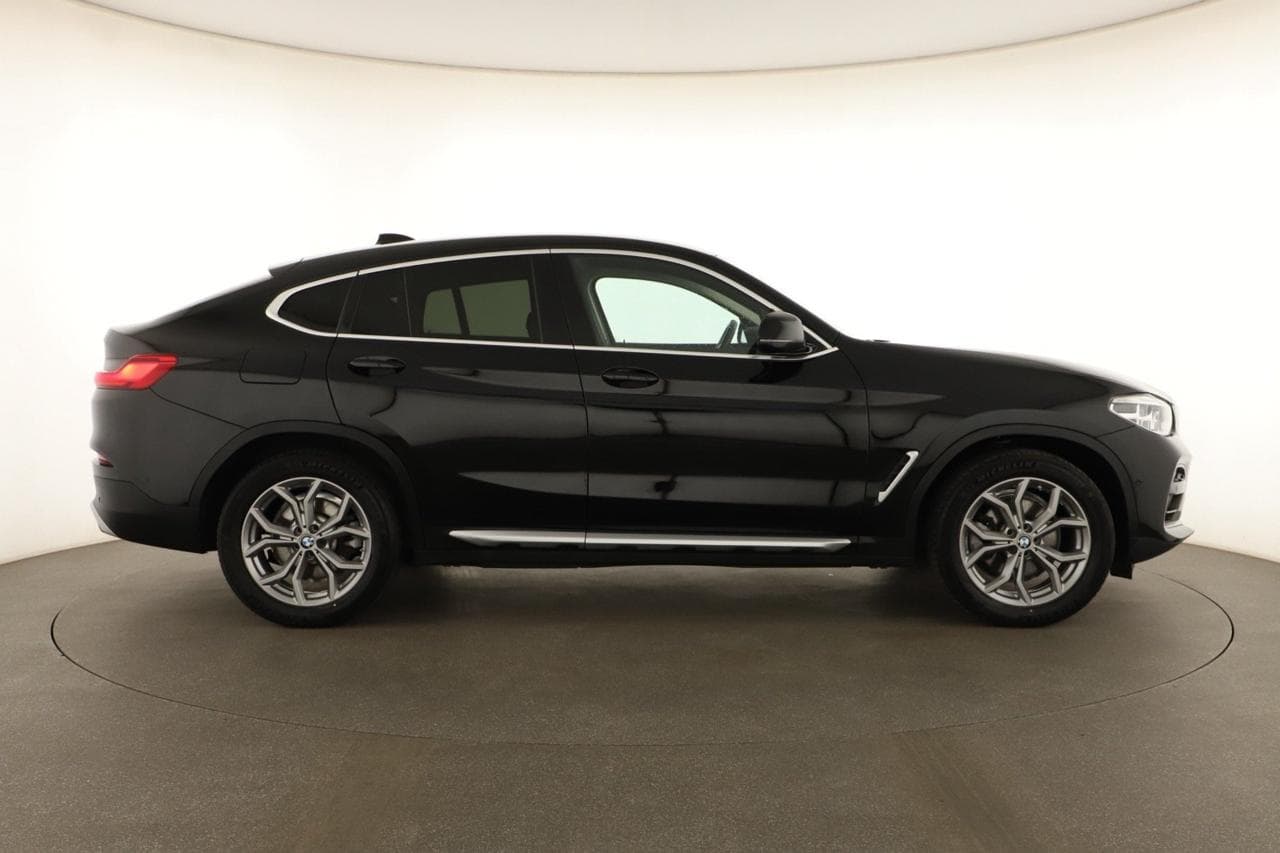 2021 BMW X4 - 8