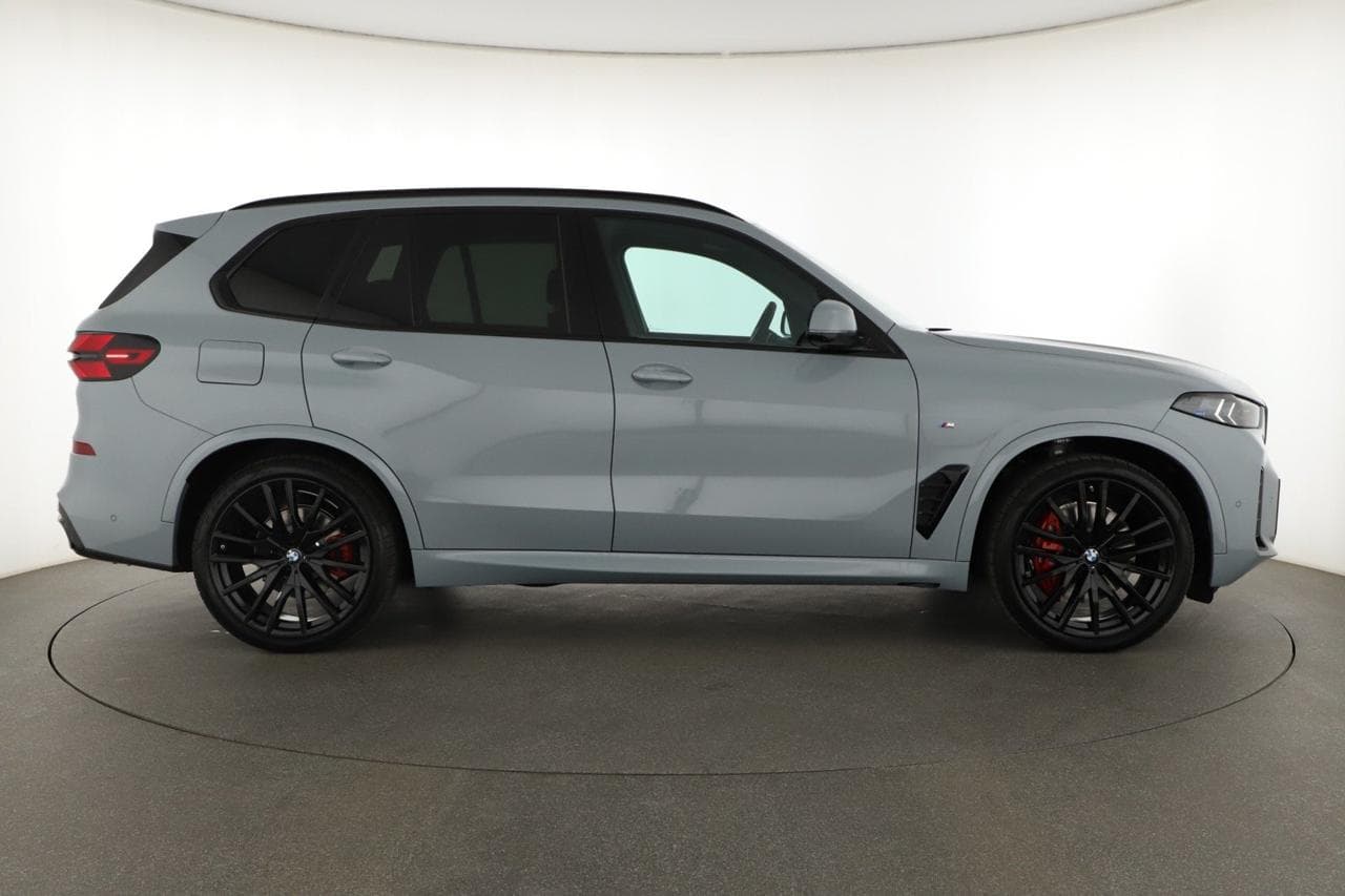 2025 BMW X5 - 11