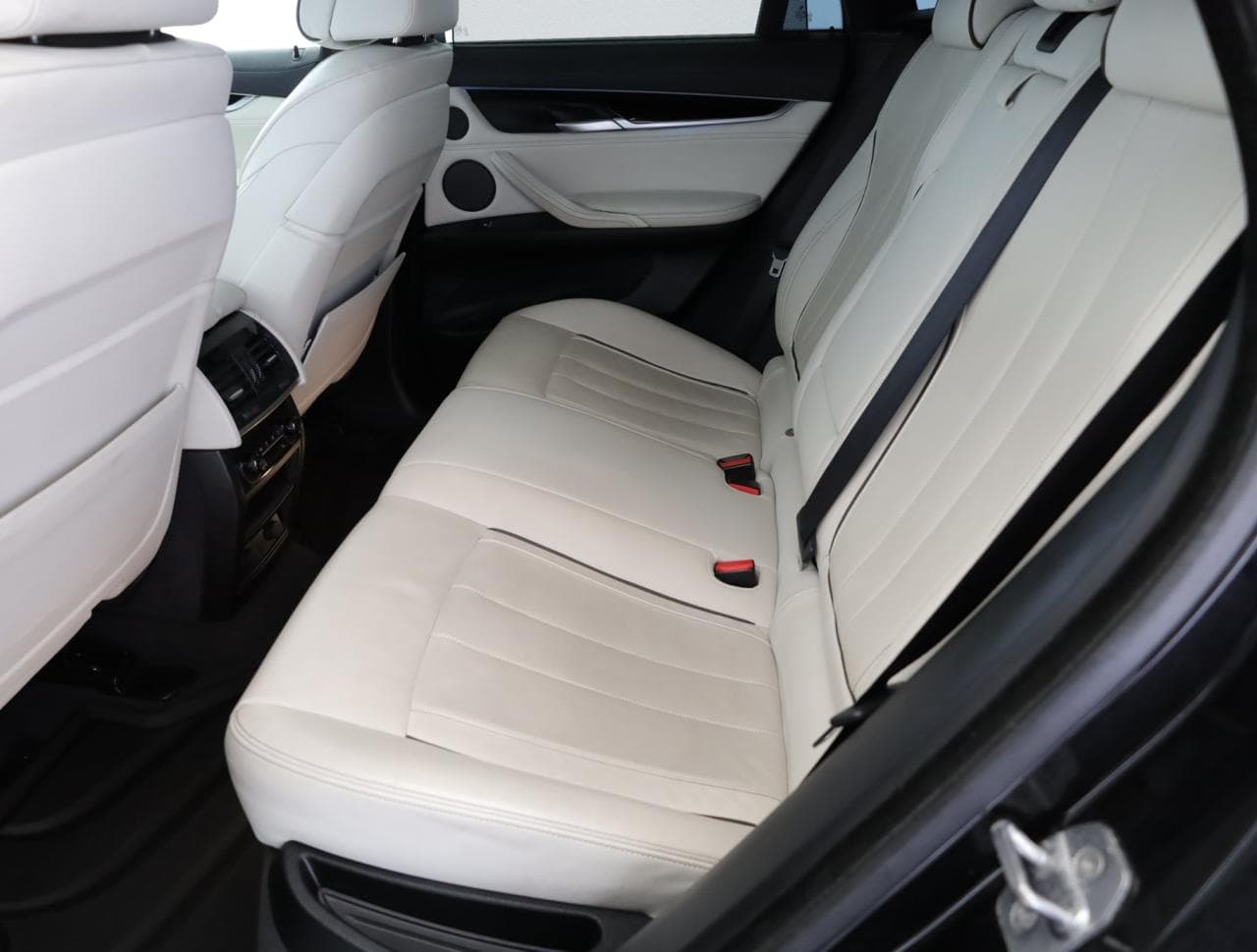 2017 BMW X6 - 12