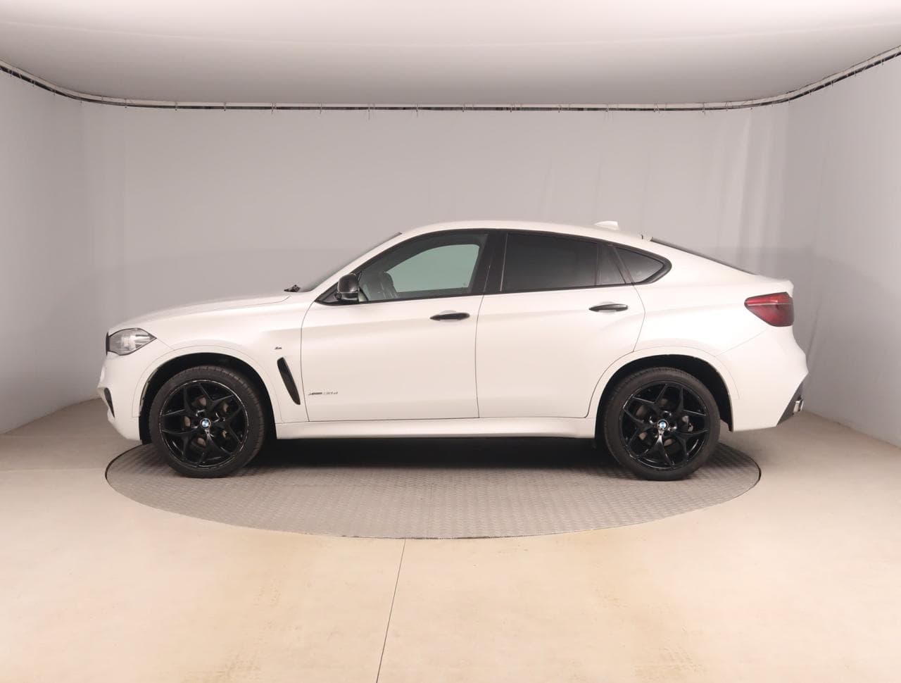 2017 BMW X6 - 4