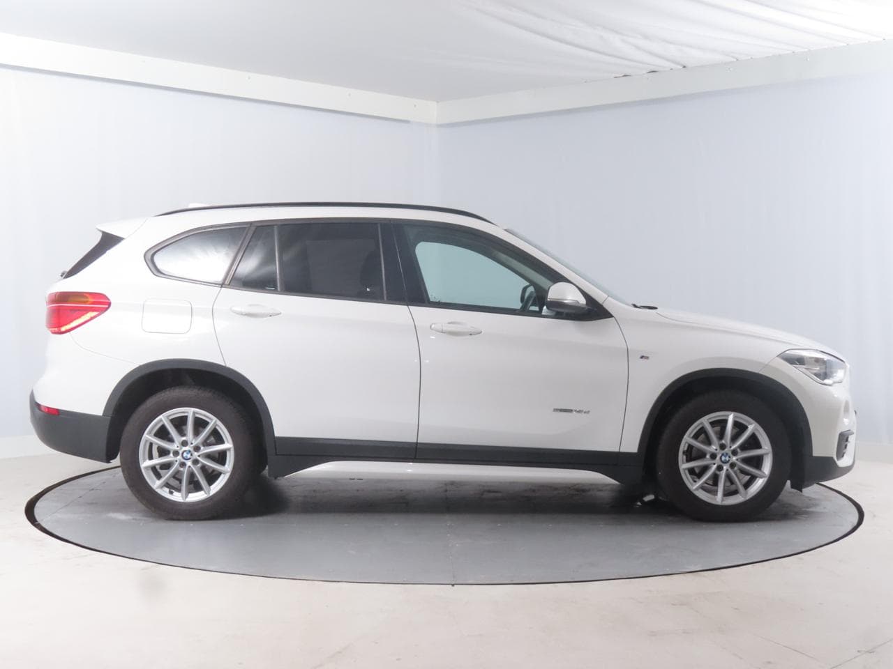 2016 BMW X1 - 8