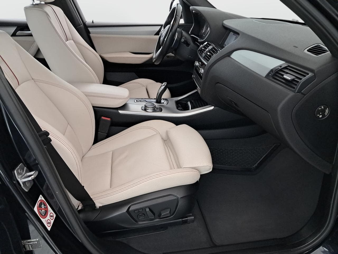 2016 BMW X3 - 12