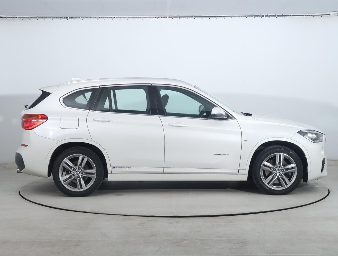 2017 BMW X1 - 8