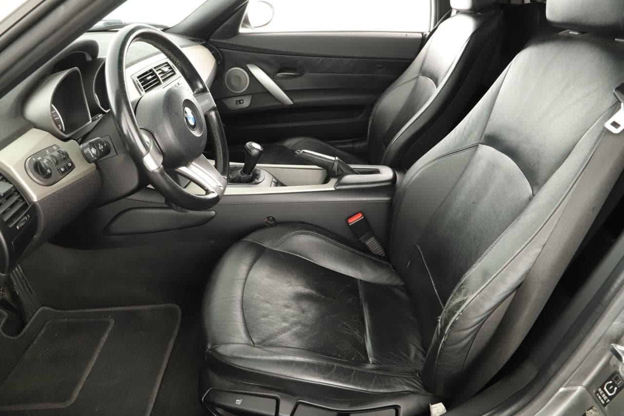 2004 BMW Z4 - 13
